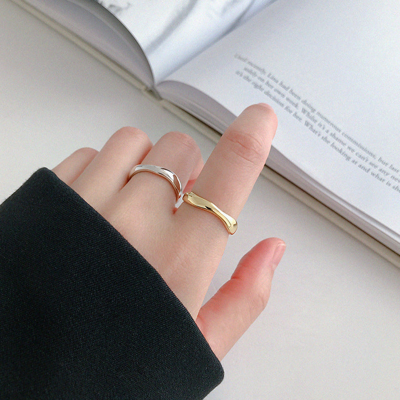 Adjustable wavy opening ring