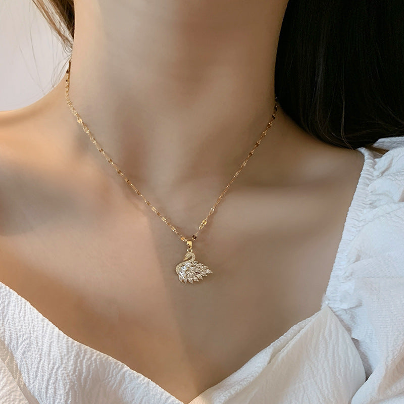 High Sense 18K Gold Lips Swan Necklace Women