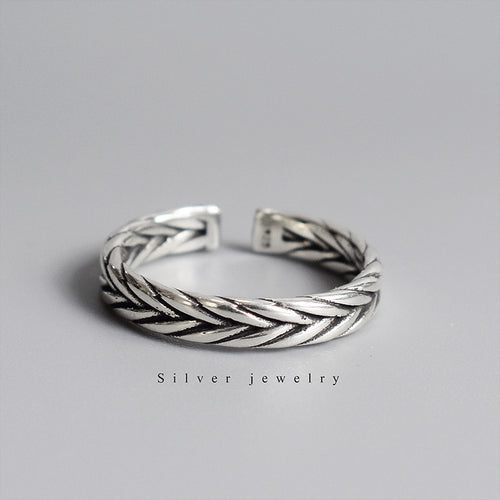 Woven pattern ring twist ring