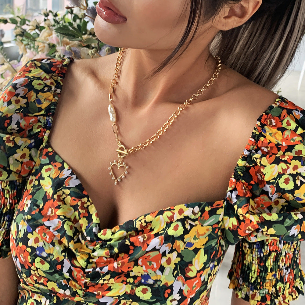 Fashion Alloy Necklace Creative Geometric Love Crystal Pendant Necklace