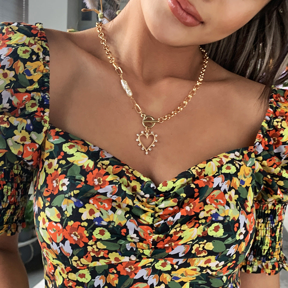Fashion Alloy Necklace Creative Geometric Love Crystal Pendant Necklace