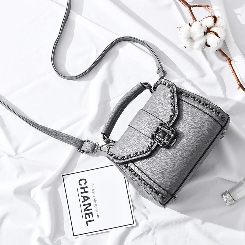 Chain shoulder bag