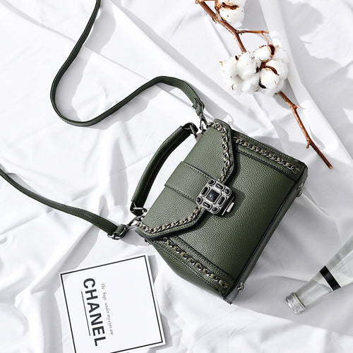 Chain shoulder bag