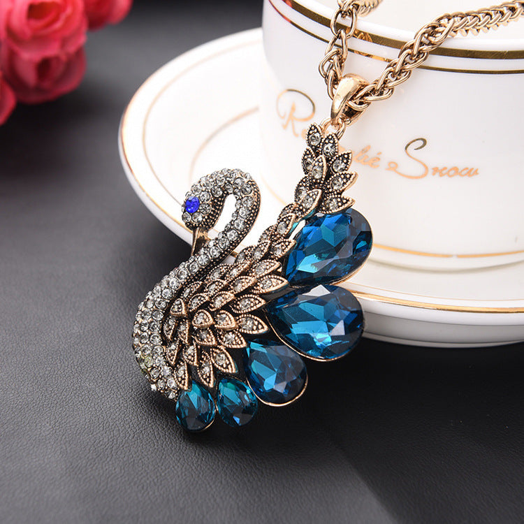 Swan crystal glass necklace