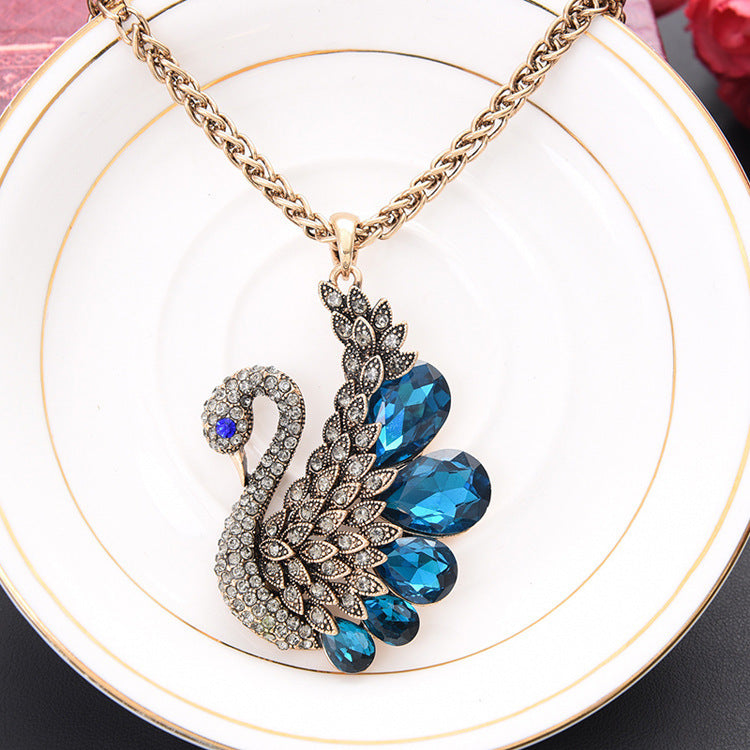 Swan crystal glass necklace