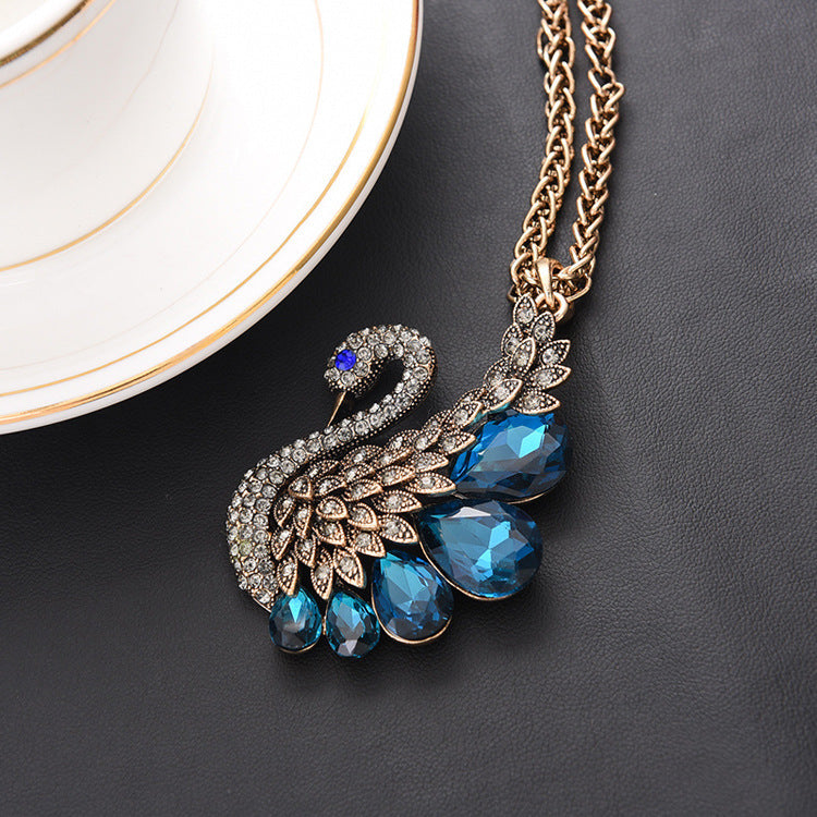 Swan crystal glass necklace