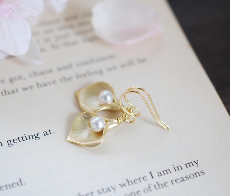 Fashion Women's Horseshoe Lotus Petal Earrings