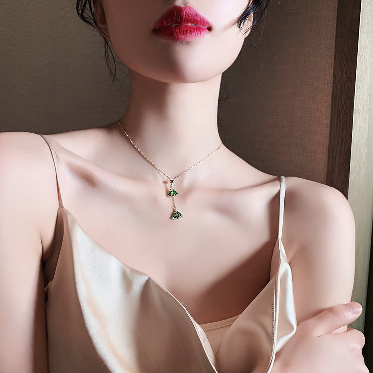 Scalloped Crystal Necklace