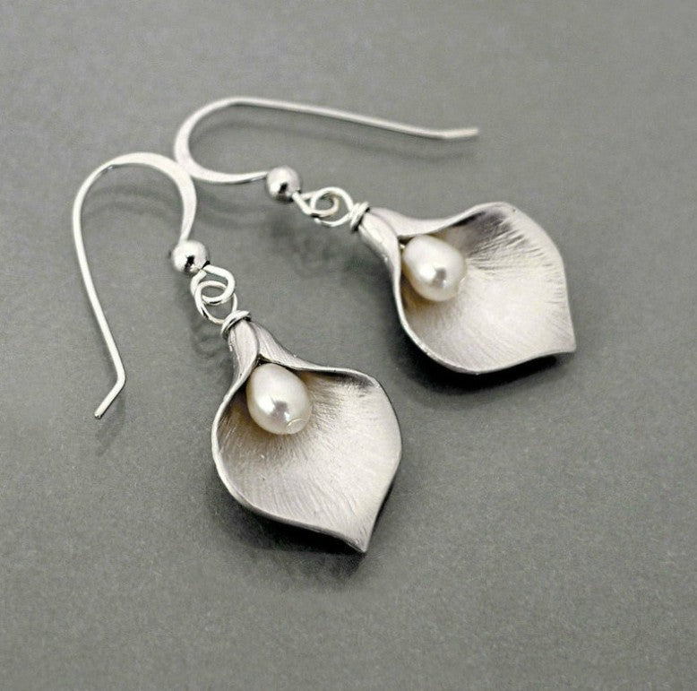 Fashion Women's Horseshoe Lotus Petal Earrings
